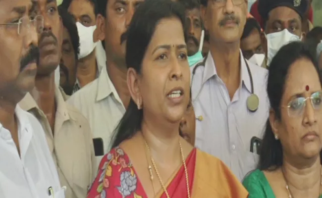 Home Minister Taneti Vanitha Visits Repalle Molestation Victim At Ongole Rims - Sakshi