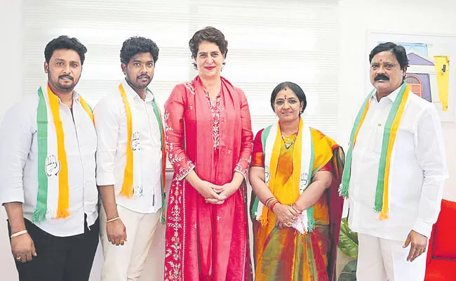 Former TRS MLA Nallala Odelu Joins Congress Party In Delhi - Sakshi