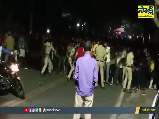 Hyderabad: Police Lathi Charge On Jr NTR Fans