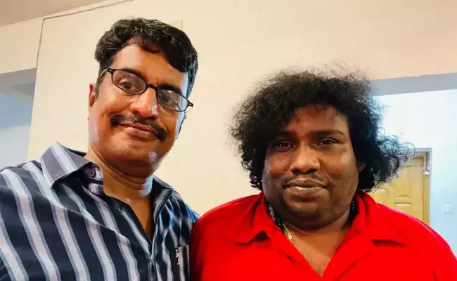 Kollywood Comedian Yogi Babu Play Lord Shiva Based On Time Travel Movie - Sakshi