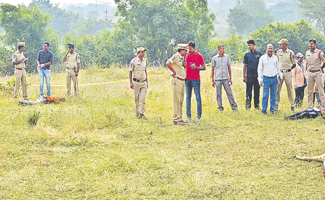 Disha Encounter: Convicts Families on Police - Sakshi