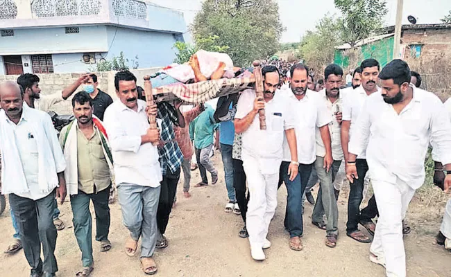 Ex Minister Ramreddy Damodar Reddy Atkhanmtend Driver‌ Funeral Program - Sakshi