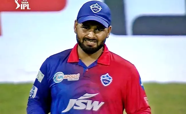 RCB Fans Praise Rishabh Pant-Than-Rohit For-Helping Enter Play-Offs - Sakshi