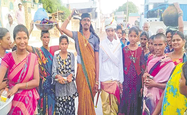 Strange ritual of weeding at Donakonda - Sakshi