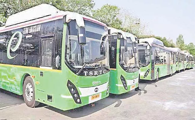 Pushpak Bus Give Offer To Passangers Two Hour Free Tour - Sakshi