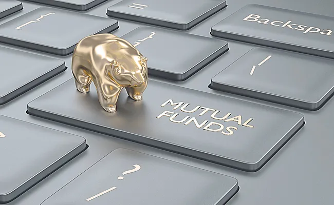 Mutual funds raise Rs 1. 08 lakh-cr via 176 new fund offers in FY22 - Sakshi