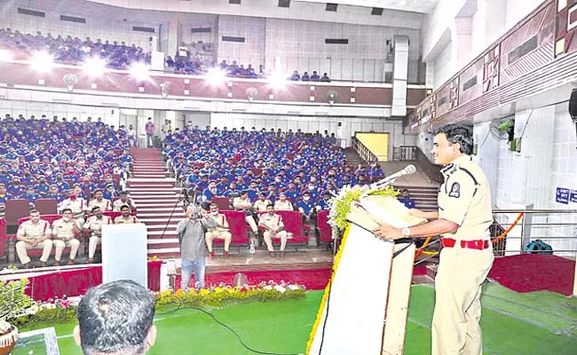 Free Recruitment Training For Police Jobs  At Telangana - Sakshi