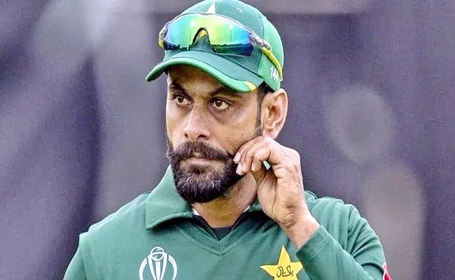 Mohammad Hafeez Criticize Pakistan Government No Petrol-No Cash In ATM - Sakshi