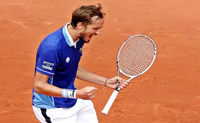 Daniil Medvedev Enters 3rd Round French Open 2022 - Sakshi