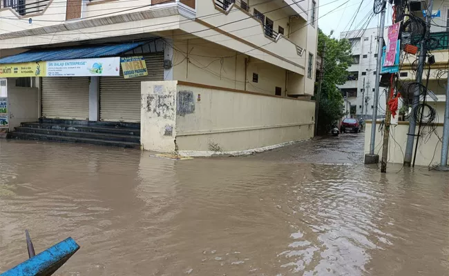 Heavy rain In Some Places Of Hyderabad - Sakshi