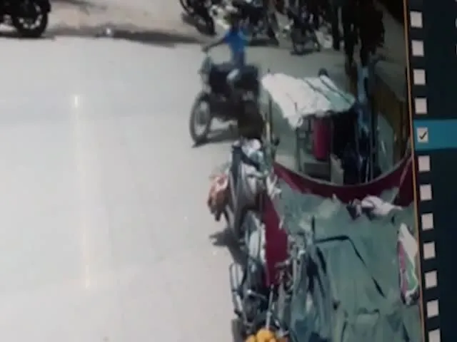 Medak District: CC Footage Shows Rs 6 Lakh Robbery At Chegunta Mandal