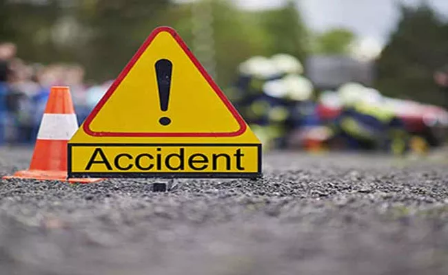 Road Accident: Lorry Collided With Auto 4 killed In Siddipet - Sakshi