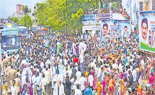 Samajika Nyaya Bheri Bus Yatra Started At Srikakulam - Sakshi