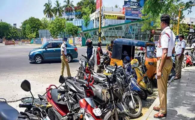 Double Fine For Parking In Some Areas At Hyderabad - Sakshi