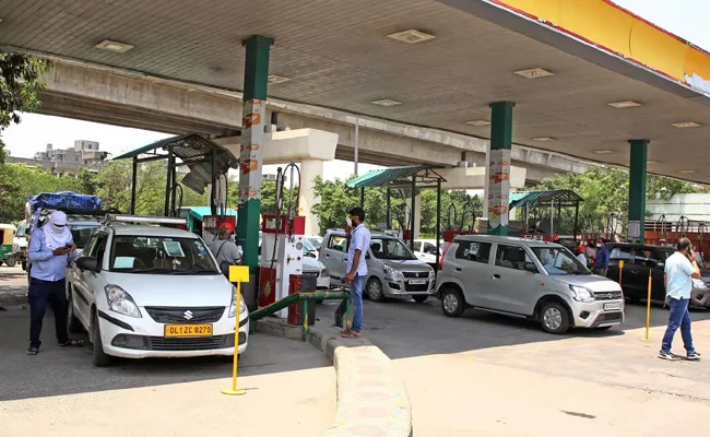 Expensive EVs Fuel costs making CNG vehicles surge: Report - Sakshi