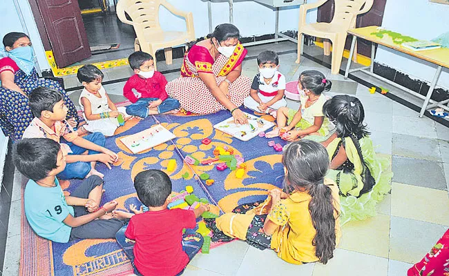 Retirement Package For Telangana Anganwadi Teachers And Helpers - Sakshi