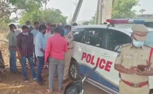 Hyderabad: Young Man And Woman Dead Bodies Found AbdullapurMet - Sakshi