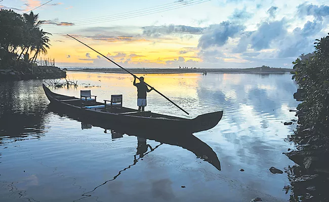 South-west Monsoon sets over Kerala, three days ahead of its normal onset time - Sakshi