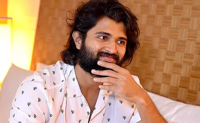 Vijay Devarakonda Wrap Up Koffee With Karan Show Liger Promotions - Sakshi