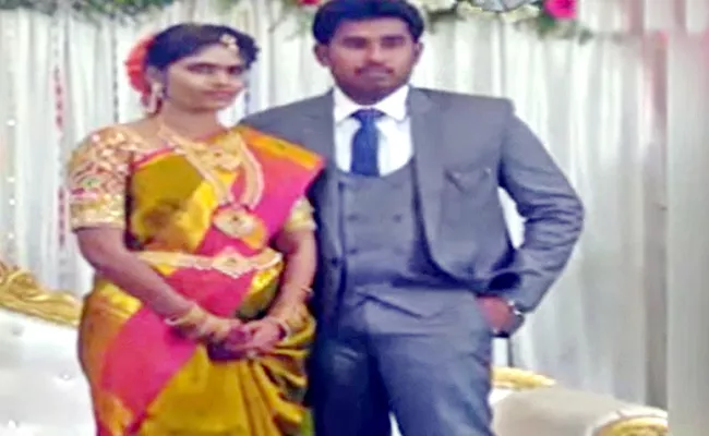 Husband Brutally killed Wife At Tirupati - Sakshi