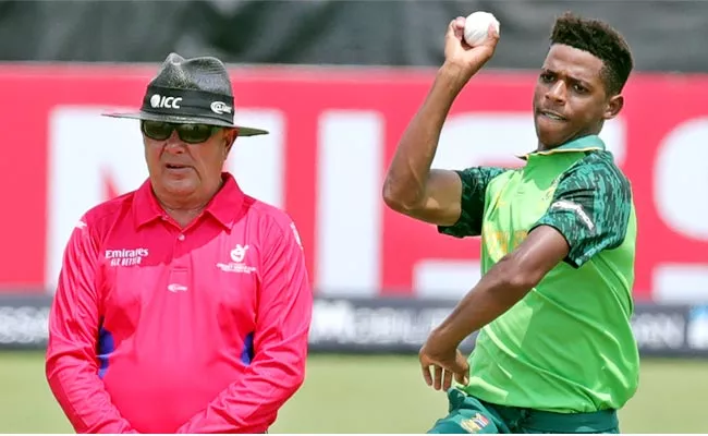 South African Cricketer Mondli Khumalo Hospitalized Severe Injuries UK - Sakshi