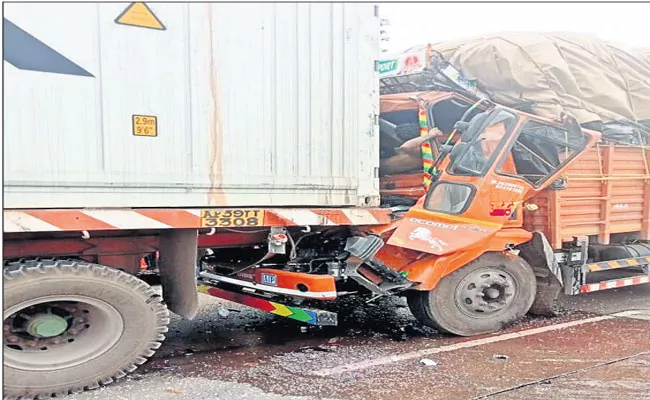 Road Accident: Mini Van Collided With Container 1 Died In Anakapalle - Sakshi