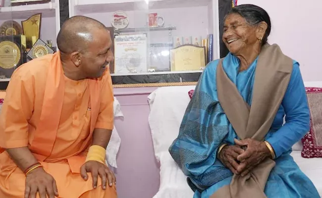 Yogi Adityanath Visit Own Village After 28 Years Meets Mother - Sakshi