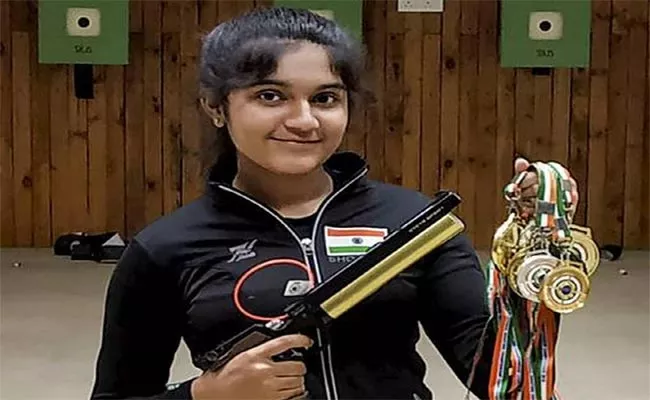 Shooter Eisha singh Participate World Junior shooting Tourney - Sakshi