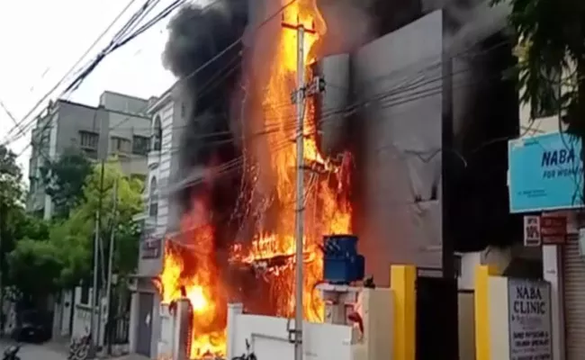 Hyderabad: Fire Broke Out at Farhat Hospital in Malakpet - Sakshi