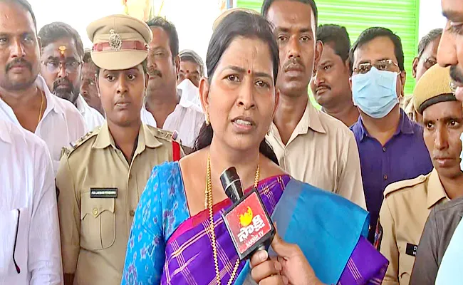 Home Minister Taneti Vanitha Counter To Chandrababu - Sakshi