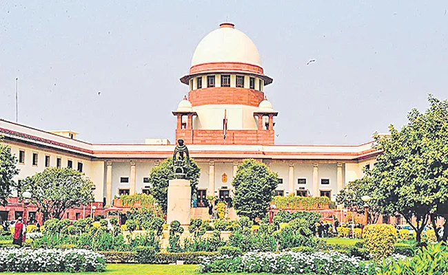 Centre-Delhi row heads to Constitution Bench - Sakshi