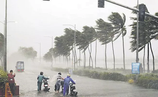 Rains in many parts of Andhra Pradesh with Asani Cyclone - Sakshi