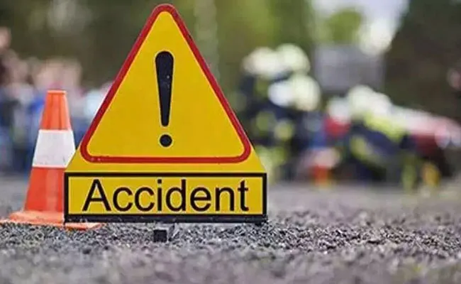 Road Accident In Annamayya District Two Lorries Collided 1 Killed - Sakshi