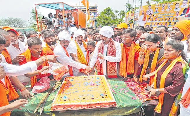 Telangana: BJP Chief Bandi Sanjay Praja Sangrama Yatra Completed 300 Kms - Sakshi