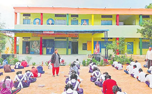 Hyderabad: Education Department Plans To Renovate Government Schools - Sakshi