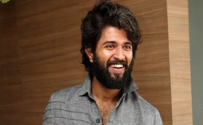 Vijay Deverakonda Tweet On His Birthday About Telugu Movie Update - Sakshi