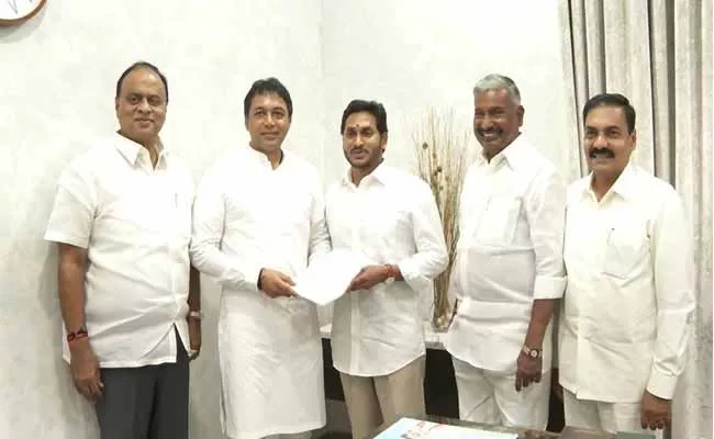 Mekapati Vikram Reddy Meets CM YS Jagan at Tadepalli Camp Office - Sakshi