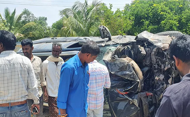 Madakasira MLA Thippeswamy Gives Clarity on Road Accident - Sakshi