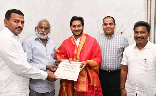 Invitation To CM Jagan Inauguration Of Venkateswara Swamy Temple In Amravati - Sakshi