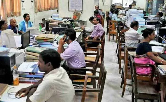 Tamil Nadu: 25 Thousand Govt Employees Retired In Single Day Tnpsc - Sakshi