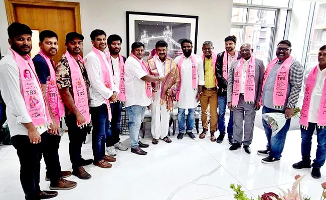 NRI TRS Leaders Honored Talasani Srinivas Yadav - Sakshi