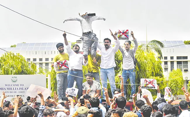 Prophet Remark Row: Thousands Of Protesters At Delhi Jama Masjid - Sakshi