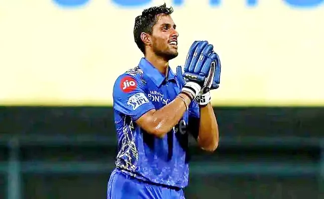 Fans Praise Mumbai Indians Tilak Varma Given All IPL Money To Father - Sakshi