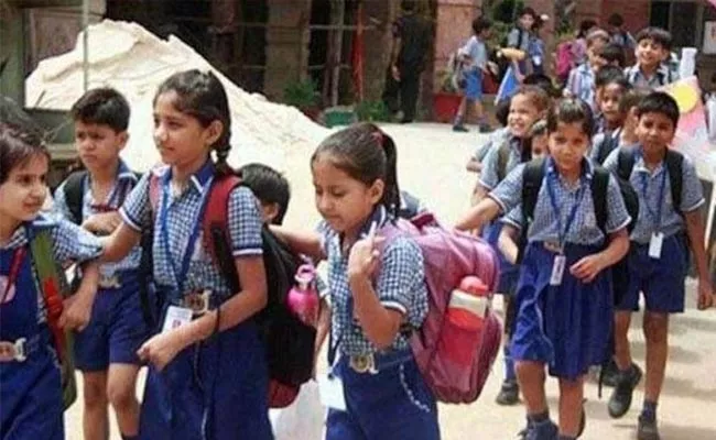 Holidays Extended To Schools In Telangana Due To Corona - Sakshi