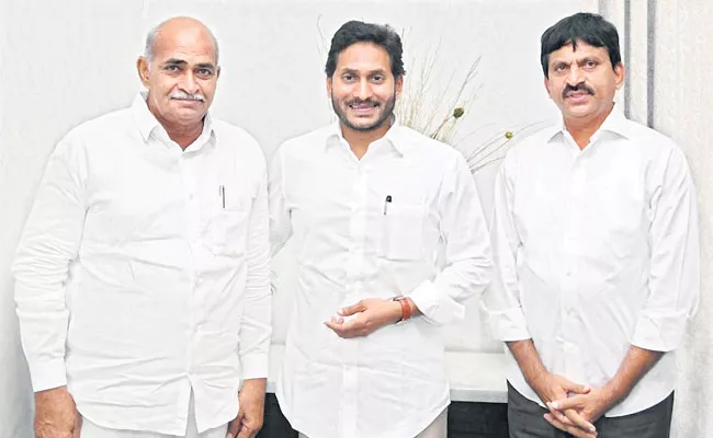 Ponguleti Srinivasareddy Meets CM YS Jagan at Tadepalli - Sakshi