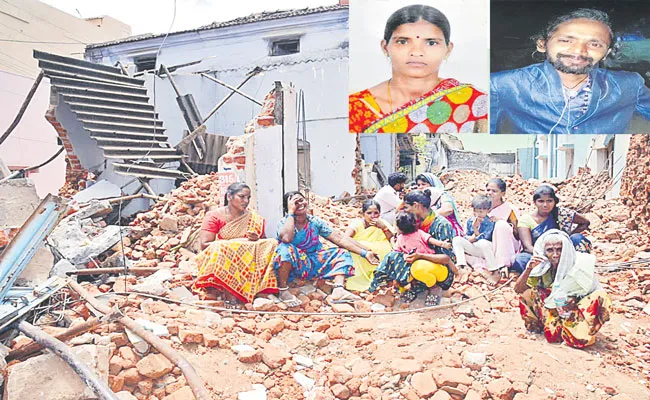 Two Workers Were Killed When Building Wall Collapsed In Warangal - Sakshi