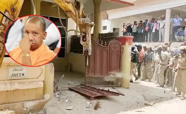 UP Yogi Sarkar Demolishes Prayagraj Violence Accused Javed House - Sakshi