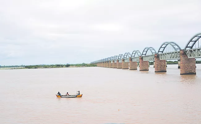 Mahanadi-Godavari connection only after tribunal verdict - Sakshi