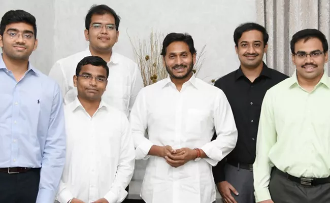 Andhra Pradesh: Civils 2021 Qualified Candidates Meet CM Ys Jagan - Sakshi