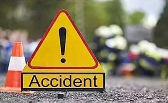 Three Die In Road Accident On Rajiv Rahadari In Siddipet - Sakshi